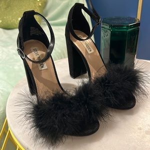 STEVE MADDEN feather heels